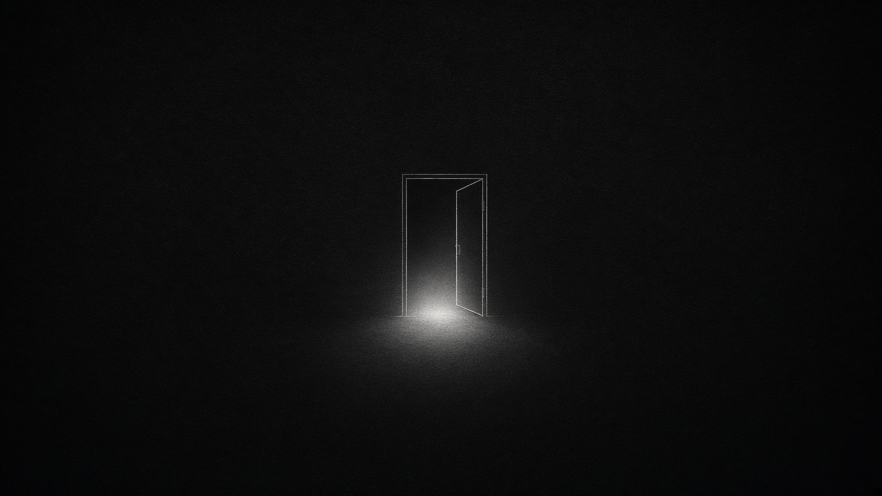 Porta socchiusa con luce intensa che entra